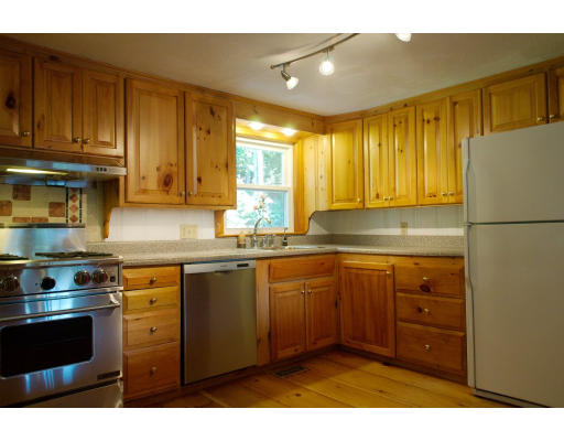 197 Middle Road Southborough, MA 01772 - Photo 3 of 19 Gallery Image 3