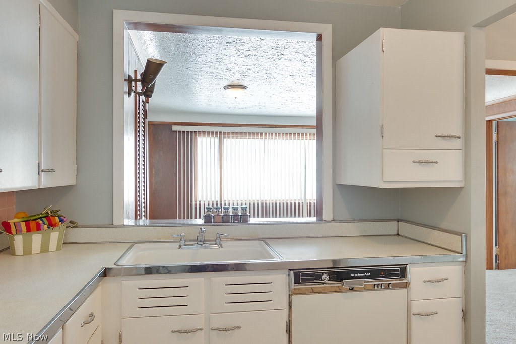 5121 Bridgewater Road Cleveland, OH 44124 - Photo 10 of 33 Kitchen is step saving with nice counter space and cabinetry. Features a dishwasher, open view to the family room and versatile dining area.