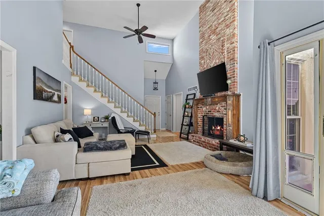 $370,000 | 11332 King Street, Overland Park, KS 66210