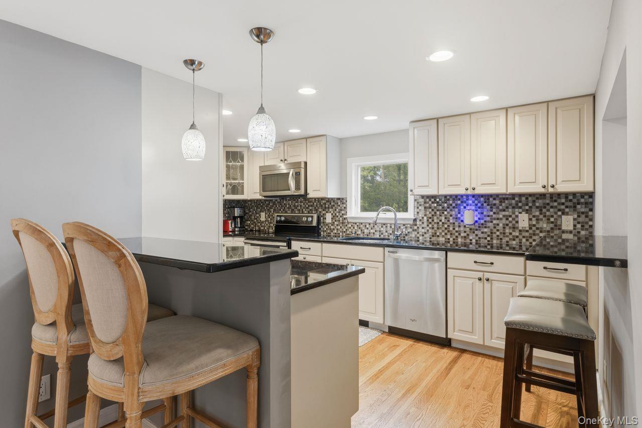 5 Adair Road Cortlandt Manor, NY 10567 - Photo 6 of 36