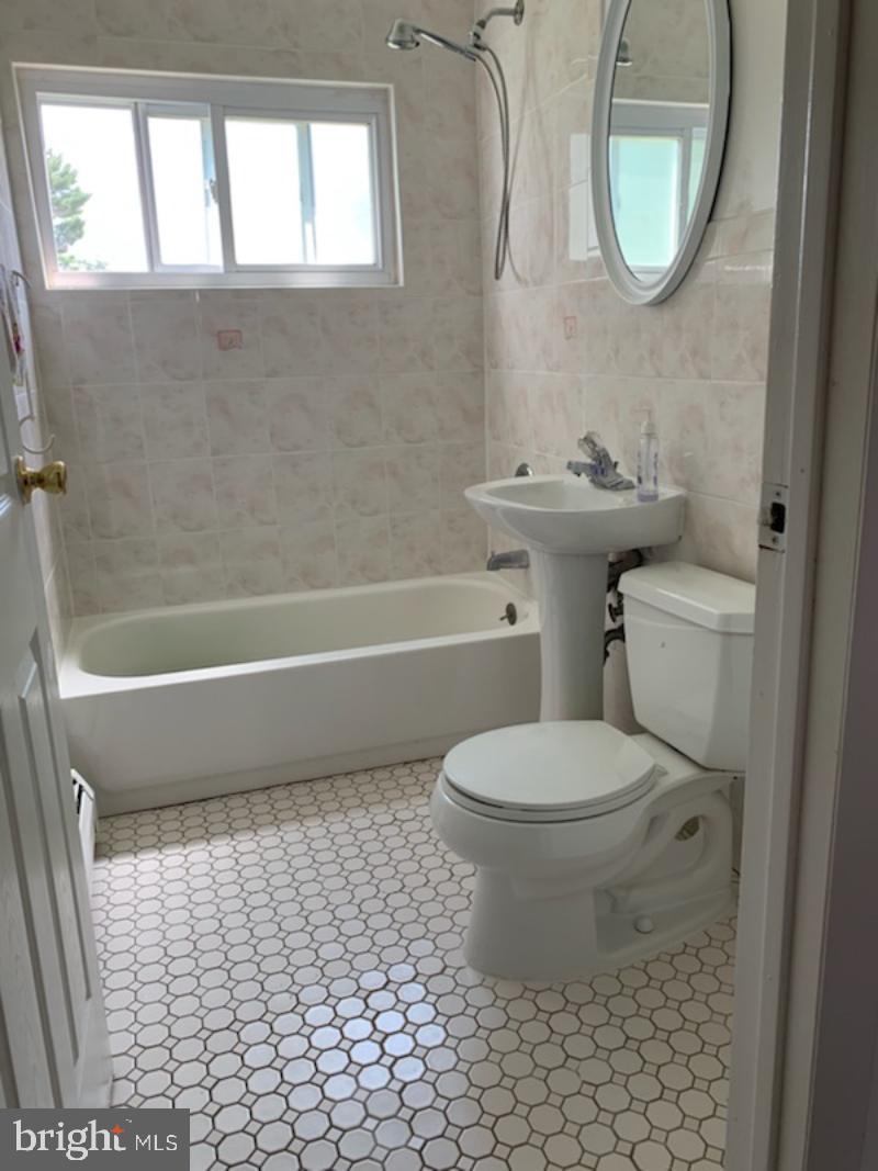 9238 Andover Road Philadelphia, PA 19114 - Photo 12 of 18 Gallery Image 12