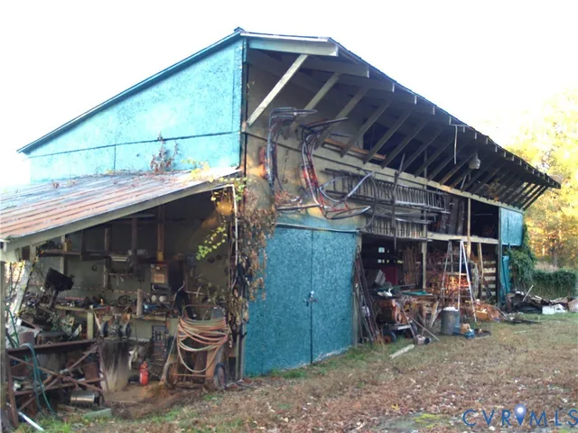 a view of an outdoor space