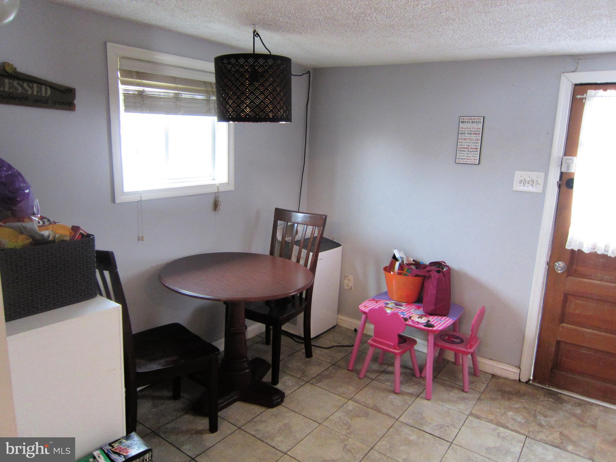 201 Avon Road Hagerstown, MD 21740 - Photo 12 of 24 Upper level dining area