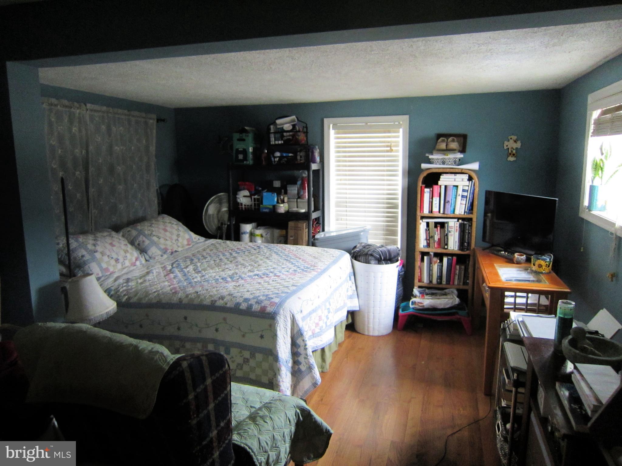 201 Avon Road Hagerstown, MD 21740 - Photo 16 of 24 Upstairs bedroom