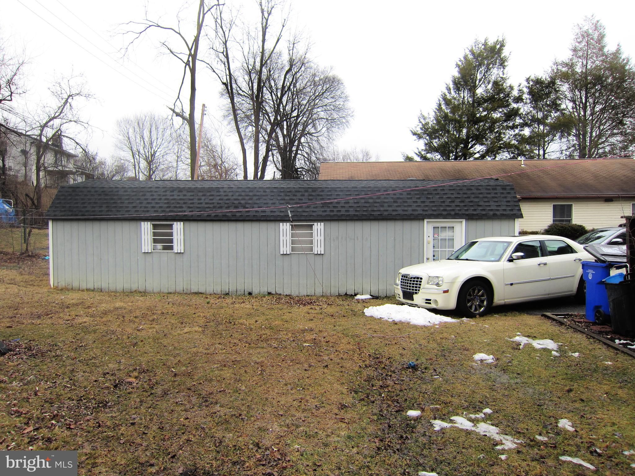 201 Avon Road Hagerstown, MD 21740 - Photo 20 of 24 Large one car garage