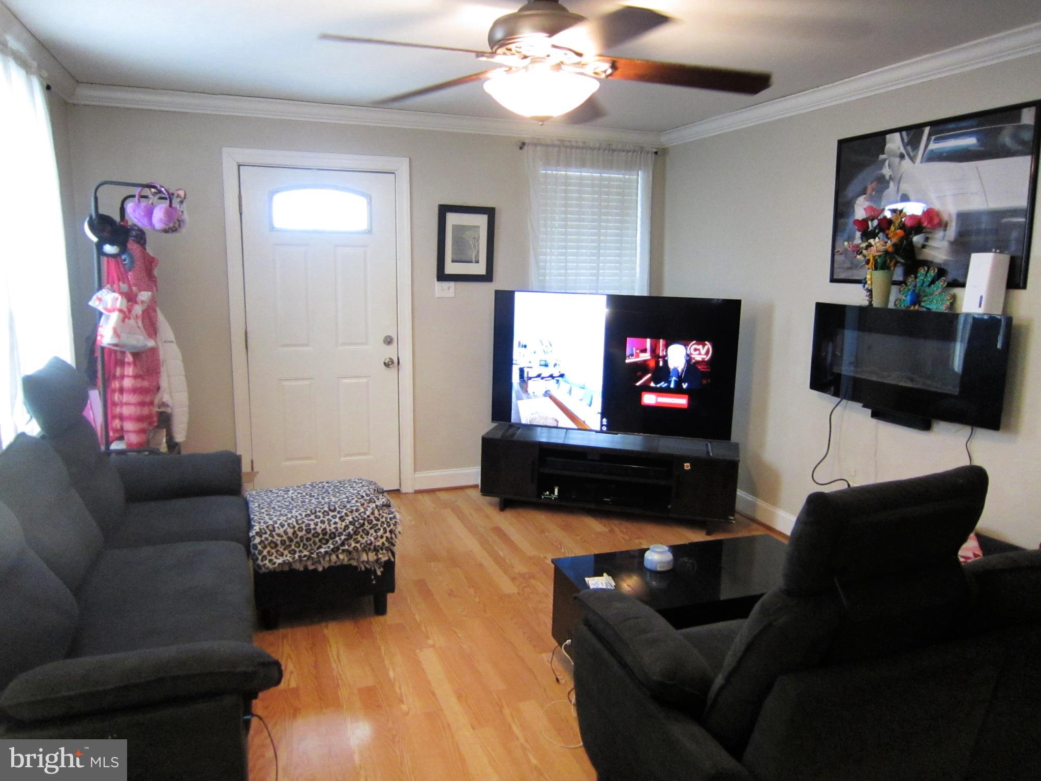 201 Avon Road Hagerstown, MD 21740 - Photo 4 of 24 Main level living room
