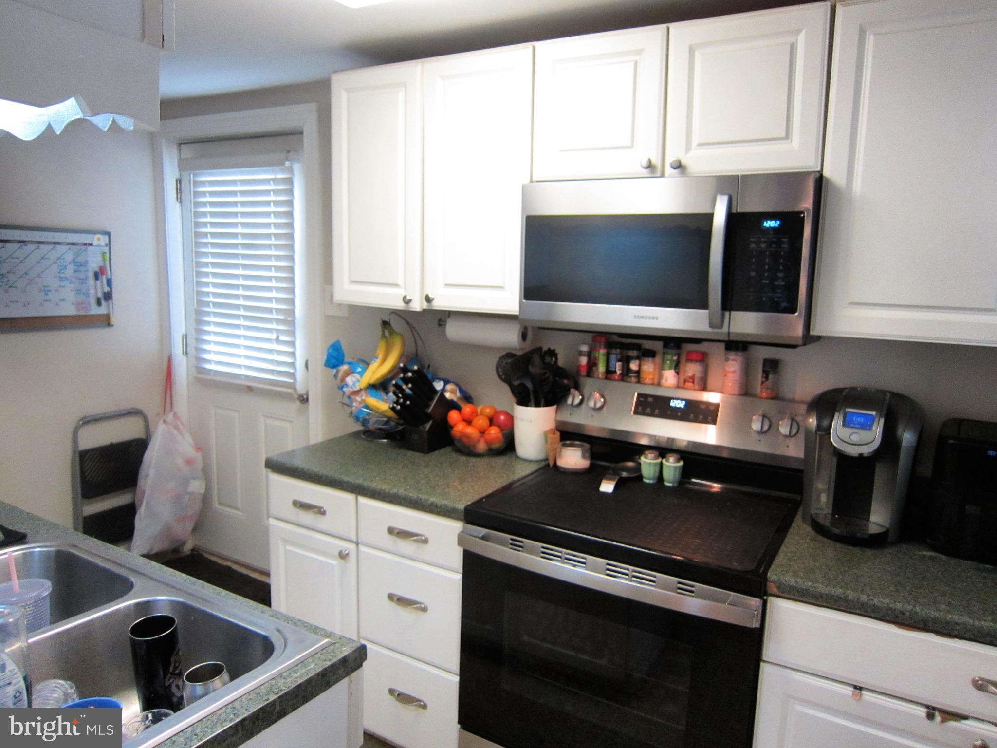 201 Avon Road Hagerstown, MD 21740 - Photo 5 of 24 Main level updated kitchen