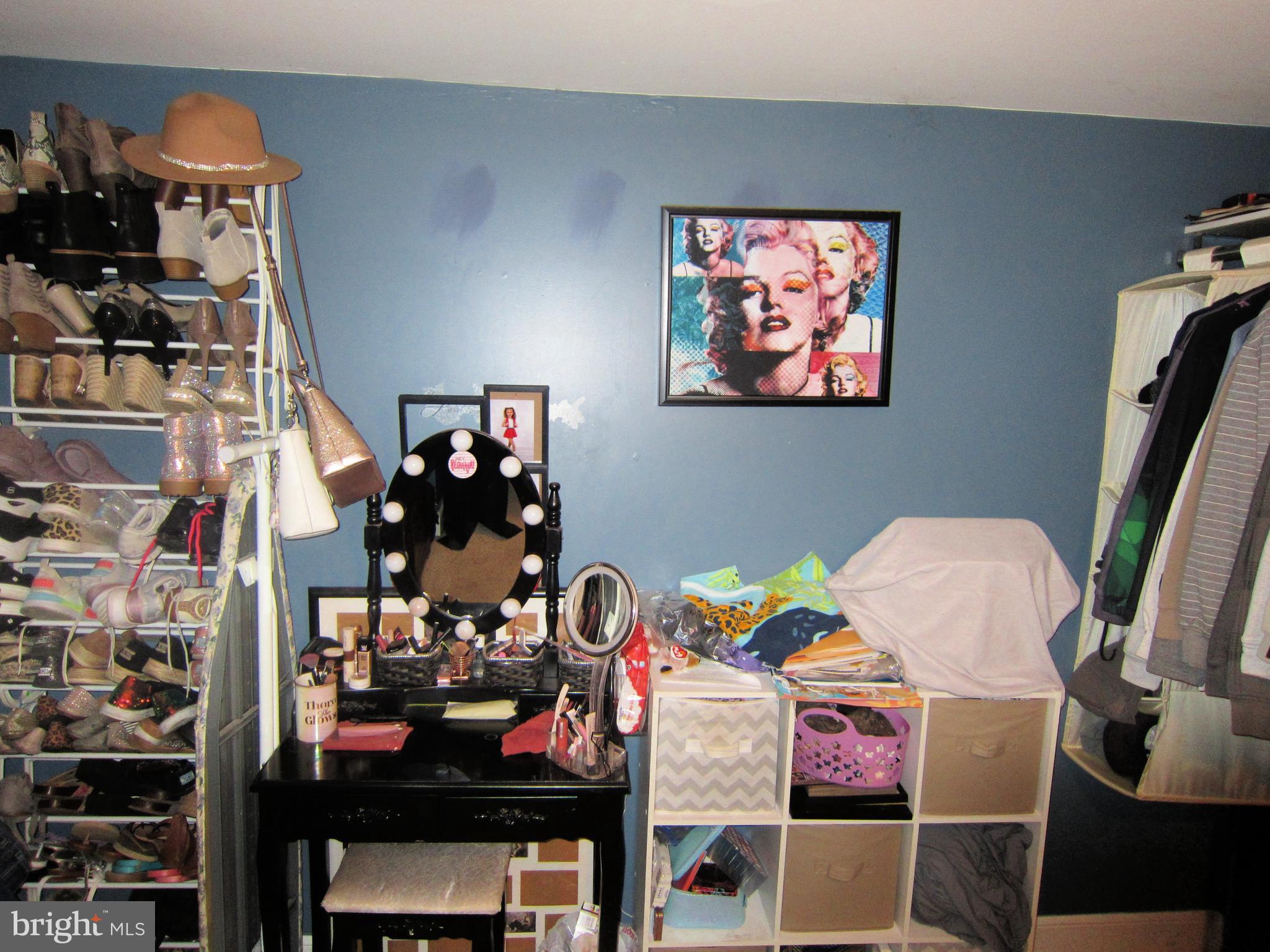 201 Avon Road Hagerstown, MD 21740 - Photo 8 of 24 Main level huge walk-in closet