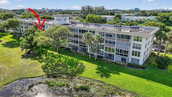 a view of a yard with a tree