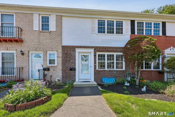 $389,900 | 44 Salem Walk, Unit 44, Milford, CT 06460