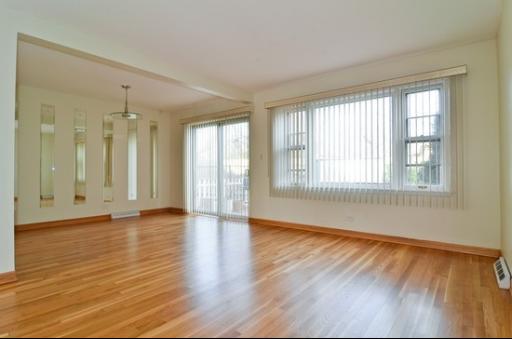 640 Hibbard Road, Unit 640 Wilmette, IL 60091 - Photo 3 of 8