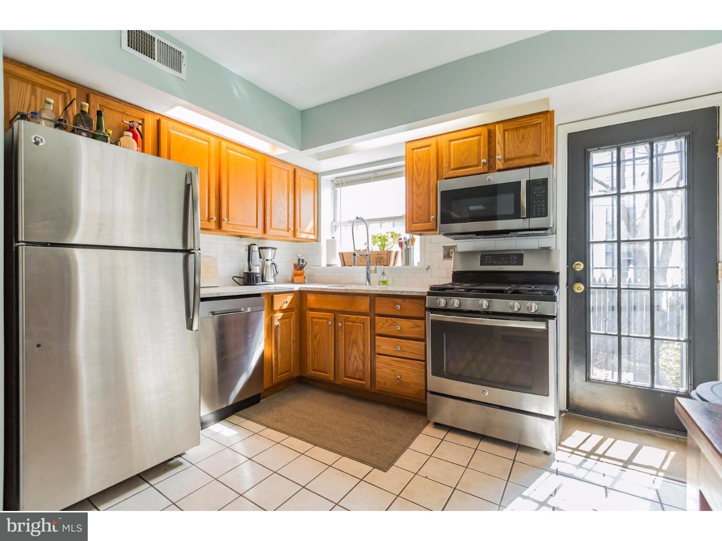 2226 St Albans Street Philadelphia, PA 19146 - Photo 11 of 25