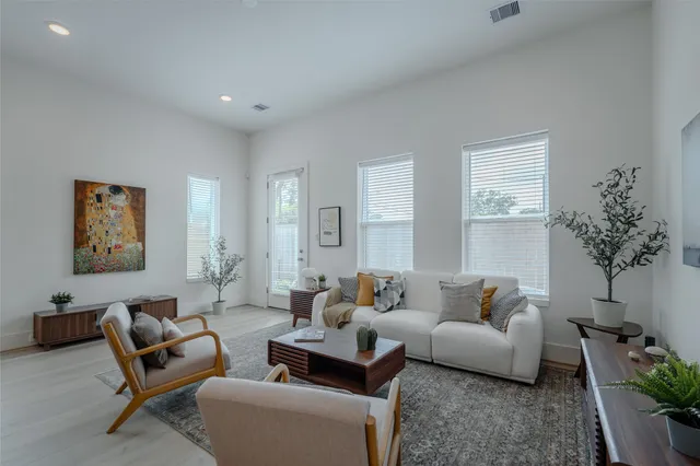 $2,500 | 864 Paul Quinn Street, Unit G, Houston, TX 77091