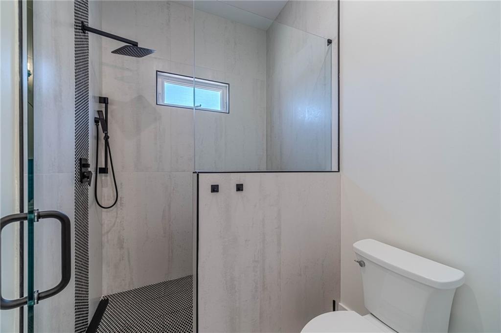 1009 Easy Street Winder, GA 30680 - Photo 33 of 78 a bathroom with a toilet sink and shower