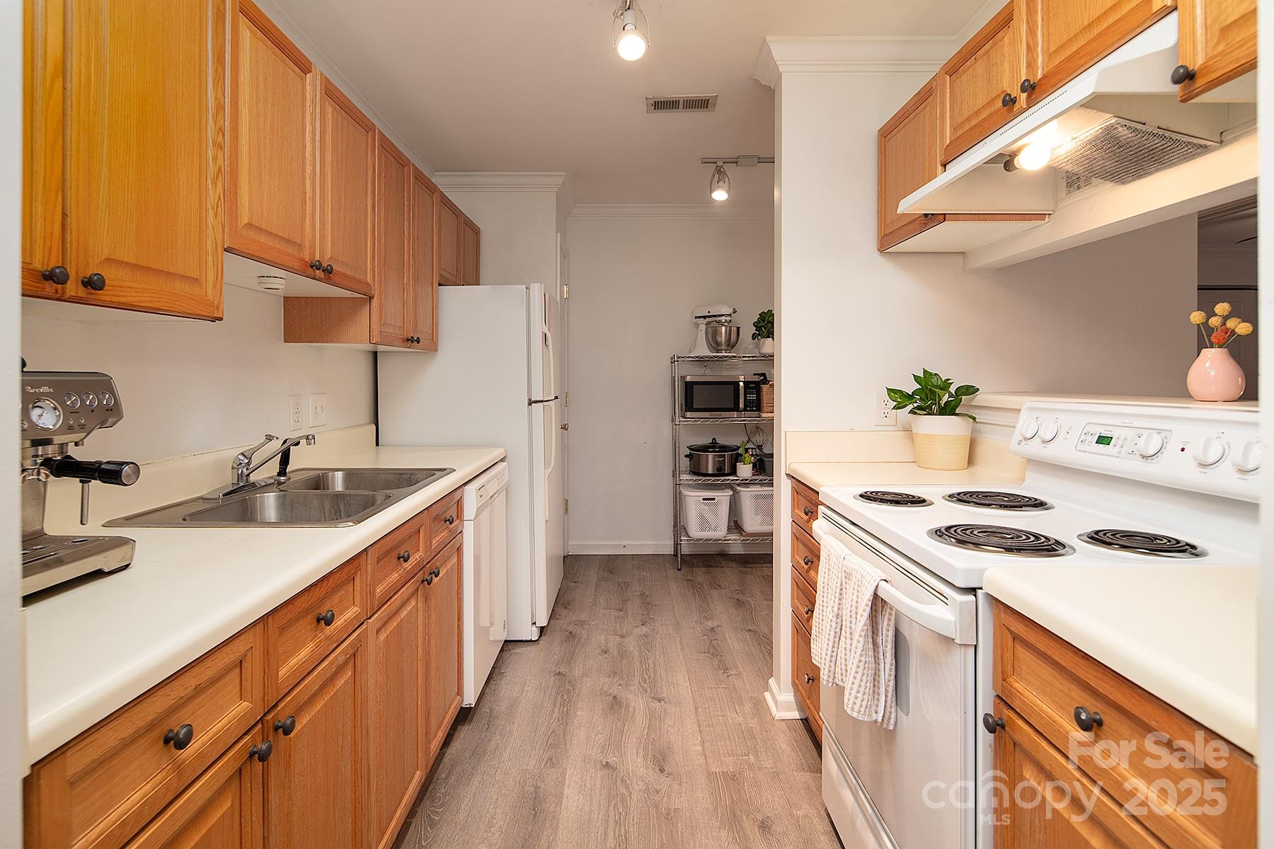 4930 Sardis Road, Unit D Charlotte, NC 28270 - Photo 11 of 32