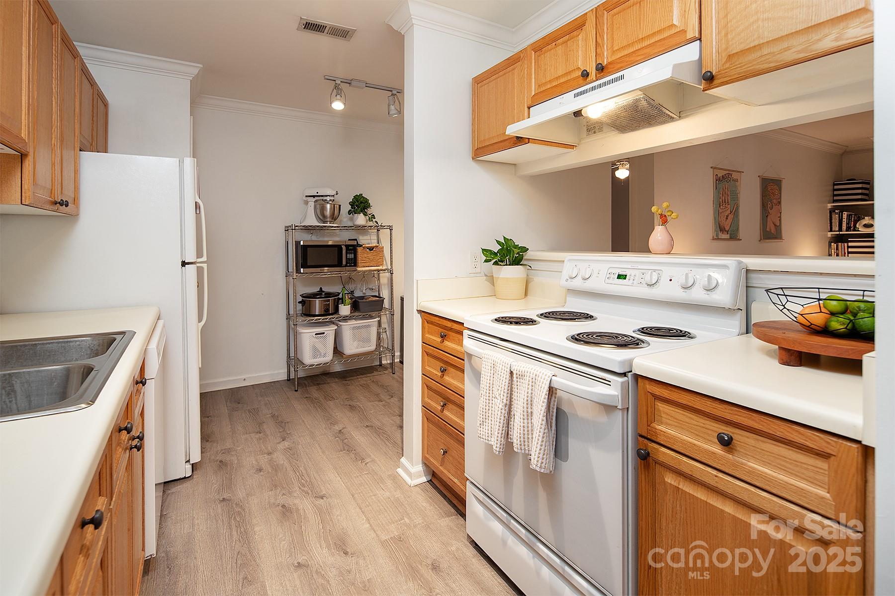 4930 Sardis Road, Unit D Charlotte, NC 28270 - Photo 12 of 32
