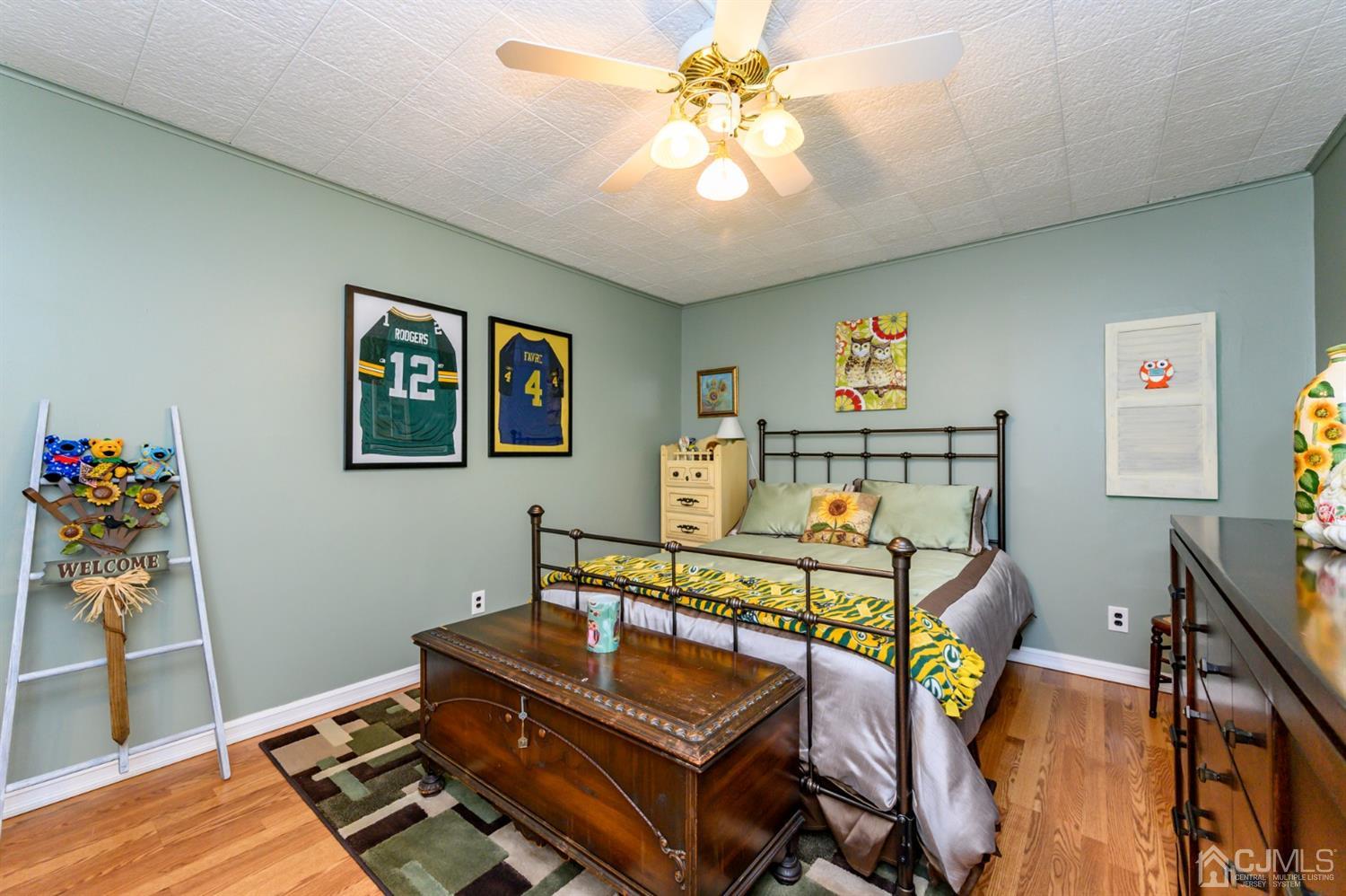 8 Warwick Road Edison, NJ 08820 - Photo 23 of 51 a living room with furniture