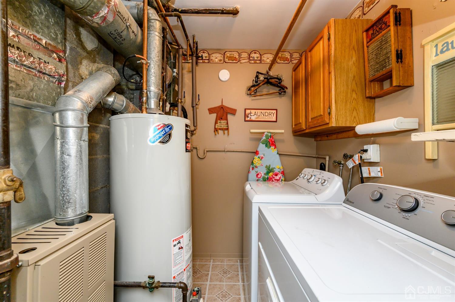 8 Warwick Road Edison, NJ 08820 - Photo 29 of 51 a utility room with dryer and washer