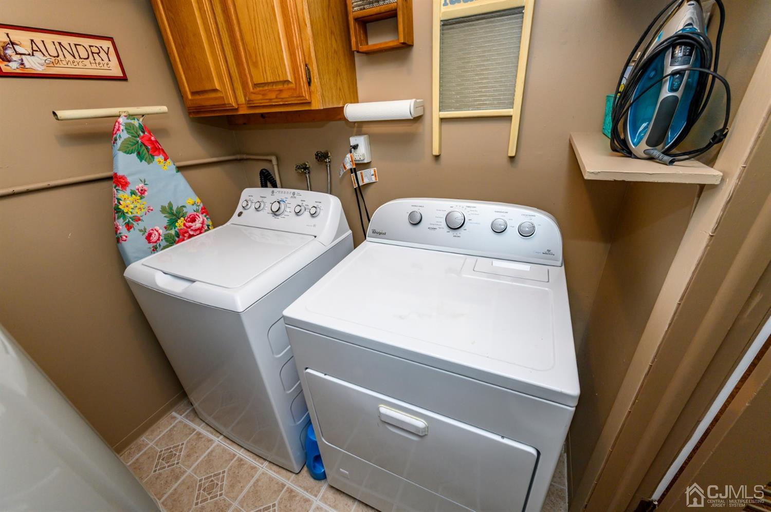 8 Warwick Road Edison, NJ 08820 - Photo 30 of 51 a utility room with dryer and washer
