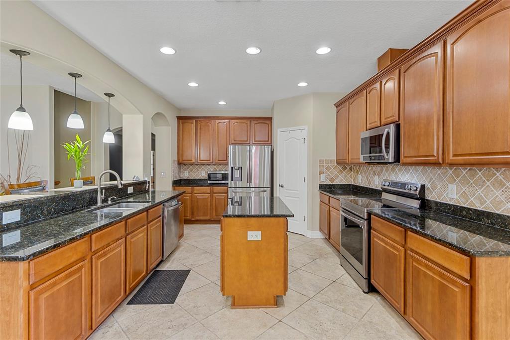1945 Abbey Ridge Drive Dover, FL 33527 - Photo 4 of 23
