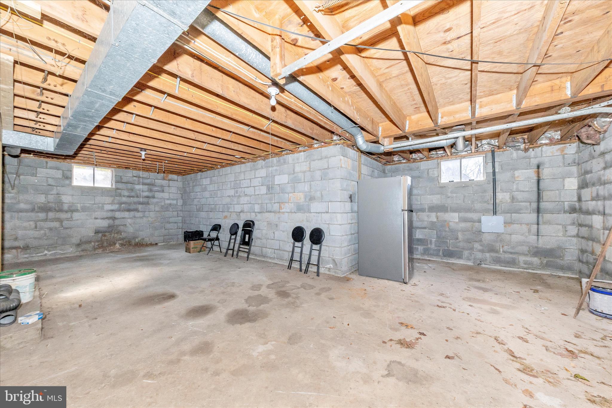 1402 Hoffmaster Road Knoxville, MD 21758 - Photo 50 of 54 a view of a porch with a table and chairs