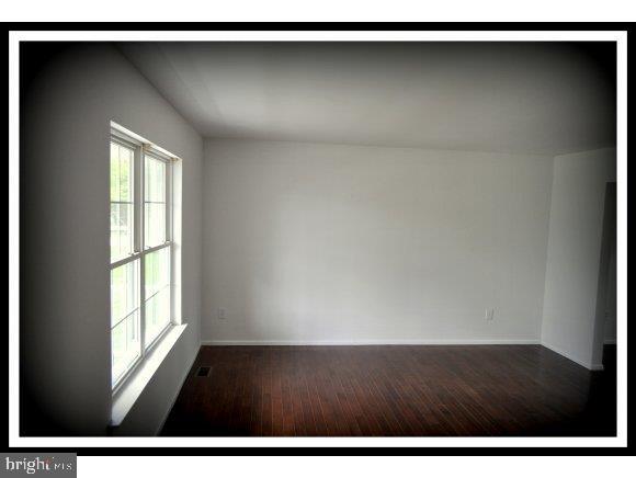 91 Riptide Avenue Manahawkin, NJ 08050 - Photo 5 of 17 Gallery Image 5