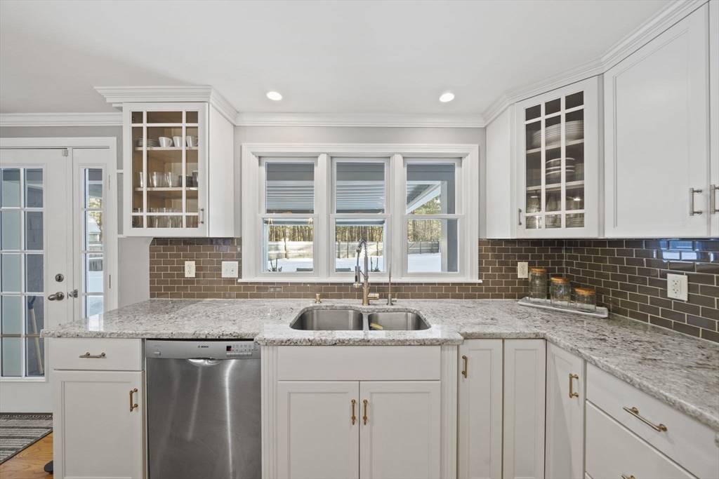 9 Mast Hill Road Hingham, MA 02043 - Photo 6 of 40