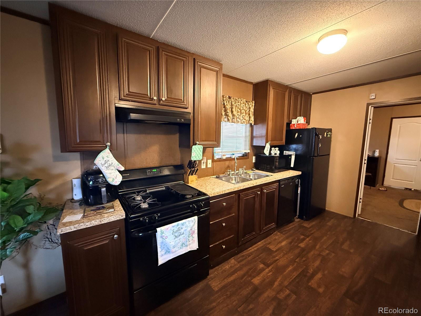 10201 Riverdale Road Thornton, CO 80229 - Photo 23 of 36