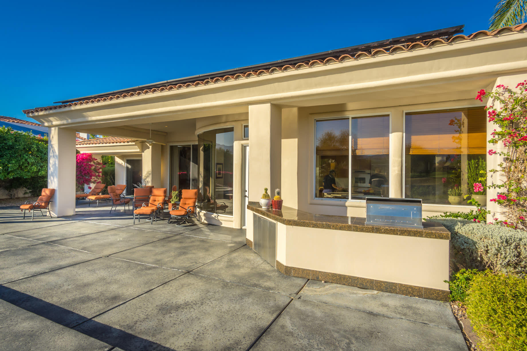 238 Loch Lomond Road Rancho Mirage, CA 92270 - Photo 40 of 44 a view of a house with sitting area and porch