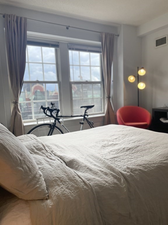 534 Beacon Street, Unit 902 Boston, MA 02215 - Photo 11 of 19