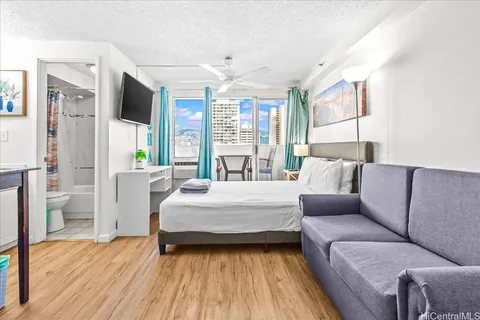 $280,000 | 2463 Kūhiō Avenue, Unit 810, Honolulu, HI 96815