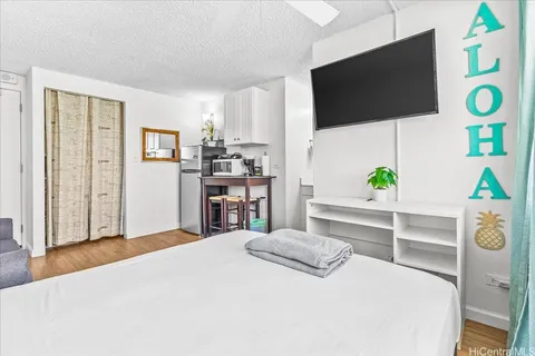 $280,000 | 2463 Kūhiō Avenue, Unit 810, Honolulu, HI 96815