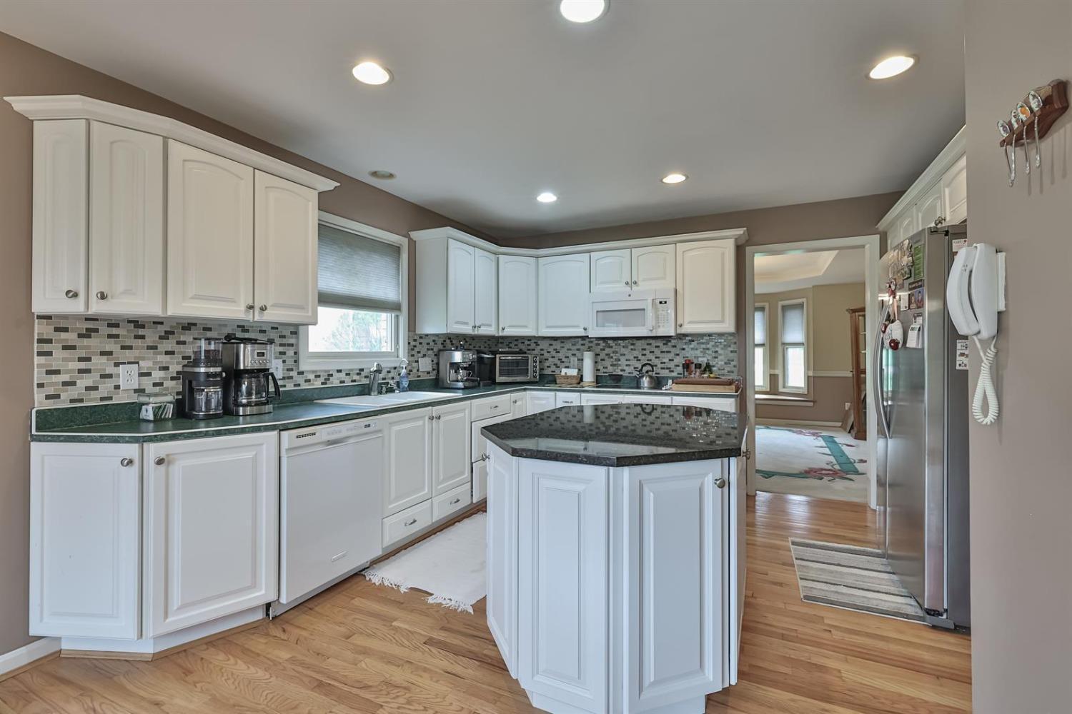 10025 Pebble Ridge Lane Cincinnati, OH 45252 - Photo 14 of 45 Gallery Image 14