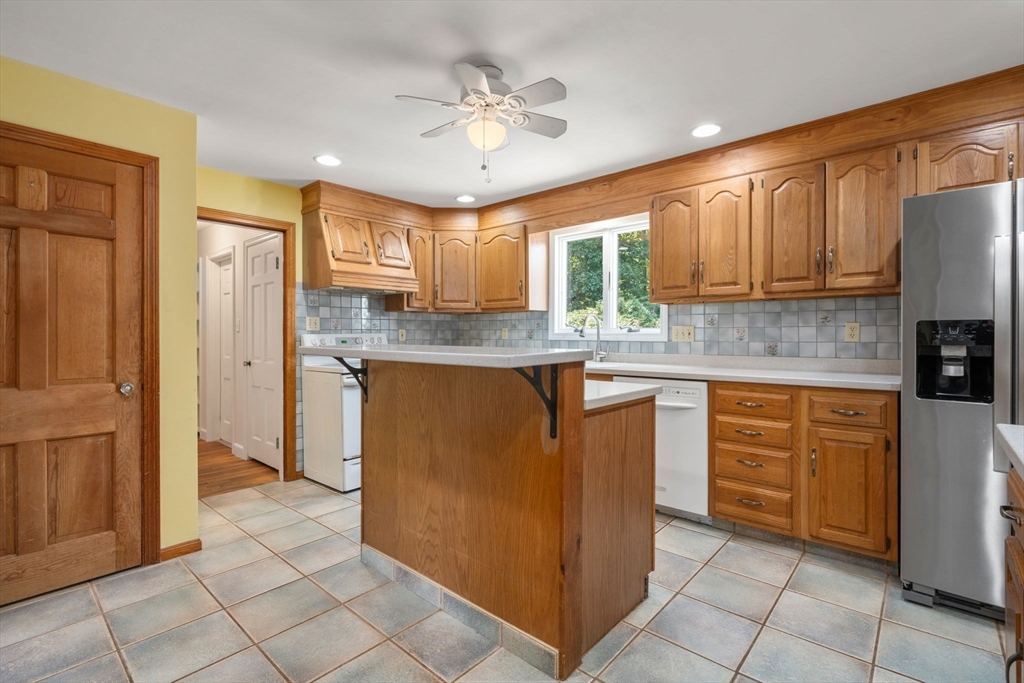 51 Laurelwood Road Holden, MA 01520 - Photo 9 of 41