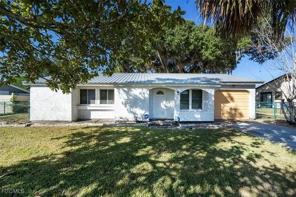 $209,900 | 4021 West Palomar Circle, LaBelle, FL 33935