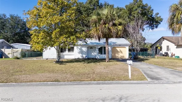 $209,900 | 4021 West Palomar Circle, LaBelle, FL 33935