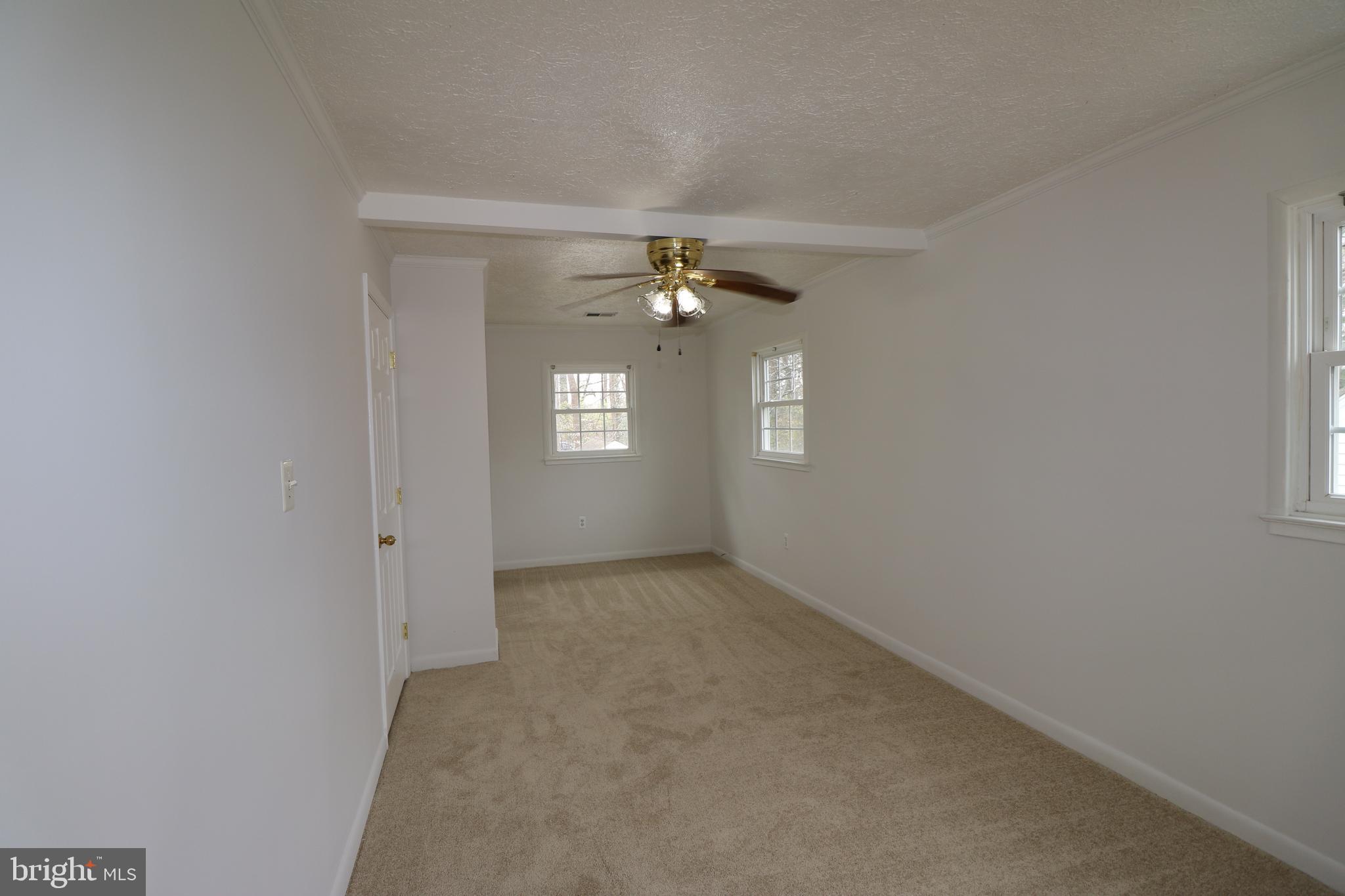 3811 Findley Road Woodbridge, VA 22193 - Photo 5 of 24 Gallery Image 5