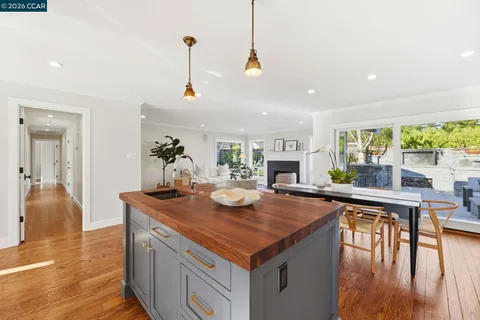 $2,095,000 | 833 Crossbrook Court, Moraga, CA 94556