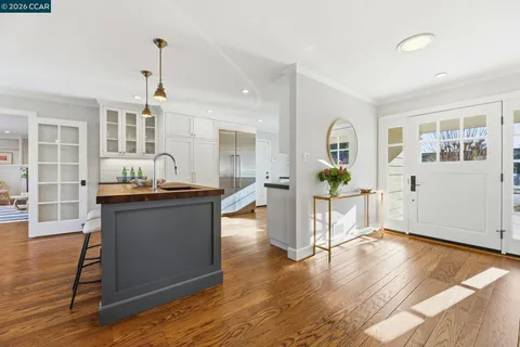 $2,095,000 | 833 Crossbrook Court, Moraga, CA 94556