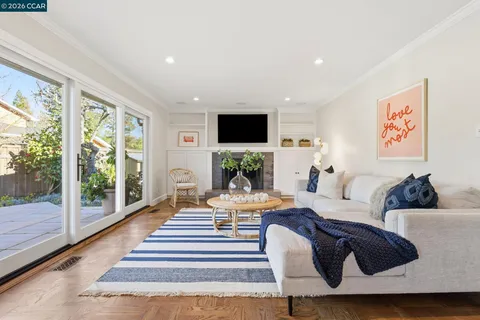 $2,095,000 | 833 Crossbrook Court, Moraga, CA 94556