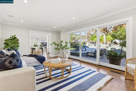 $2,095,000 | 833 Crossbrook Court, Moraga, CA 94556