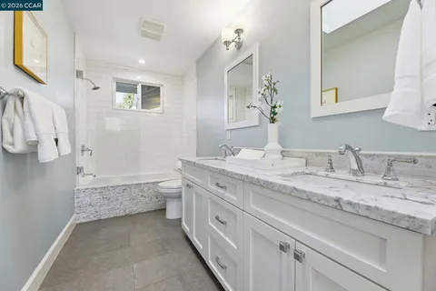 $2,095,000 | 833 Crossbrook Court, Moraga, CA 94556