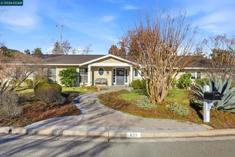 $2,095,000 | 833 Crossbrook Court, Moraga, CA 94556
