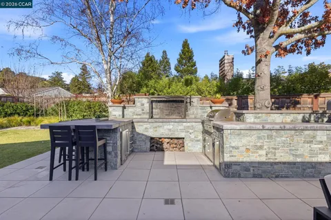 $2,095,000 | 833 Crossbrook Court, Moraga, CA 94556