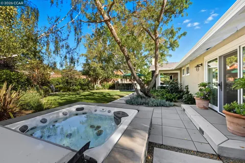 $2,095,000 | 833 Crossbrook Court, Moraga, CA 94556