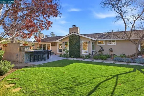 $2,095,000 | 833 Crossbrook Court, Moraga, CA 94556