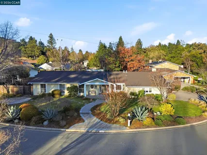 $2,095,000 | 833 Crossbrook Court, Moraga, CA 94556