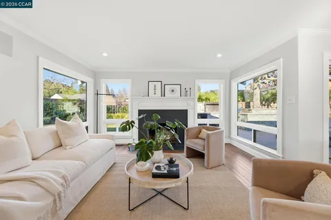 $2,095,000 | 833 Crossbrook Court, Moraga, CA 94556