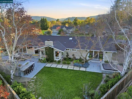 $2,095,000 | 833 Crossbrook Court, Moraga, CA 94556