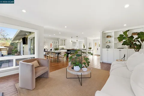 $2,095,000 | 833 Crossbrook Court, Moraga, CA 94556